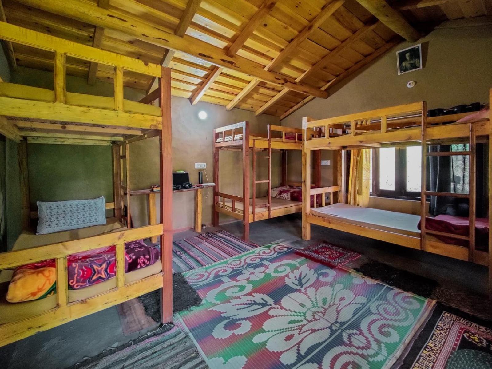 Zenoaks Homestay المورا الغرفة الصورة